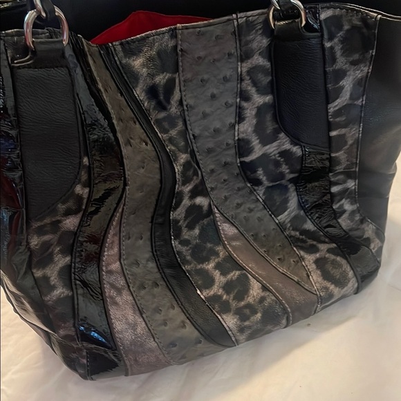 Carlos by Carlos Santana Red and Black Shoulder Bag - Picture 5 of 16